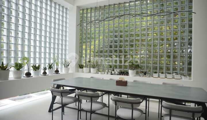 Rumah Modern Crown Golf