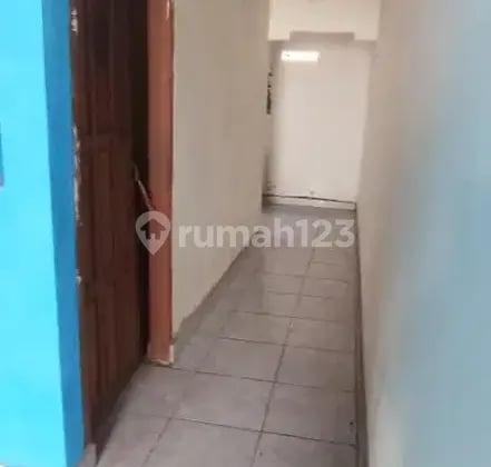 Di kontrak bedeng 4 pintu