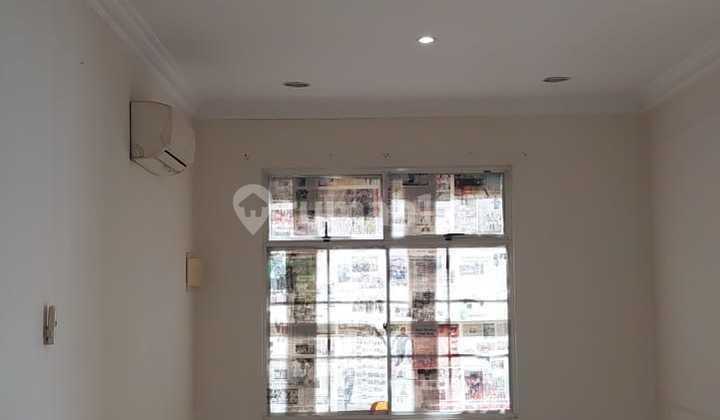 foto lainnya town house di taman paris