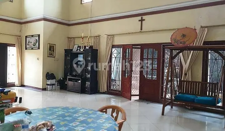 ruang makan rumah mewah villa cinere mas