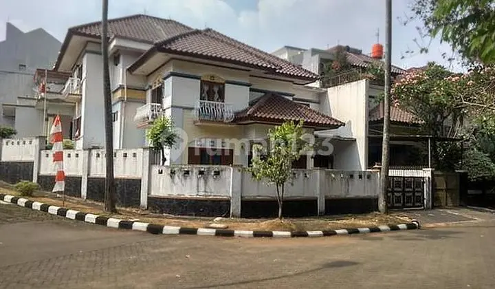 tampak depan rumah mewah villa cinere mas
