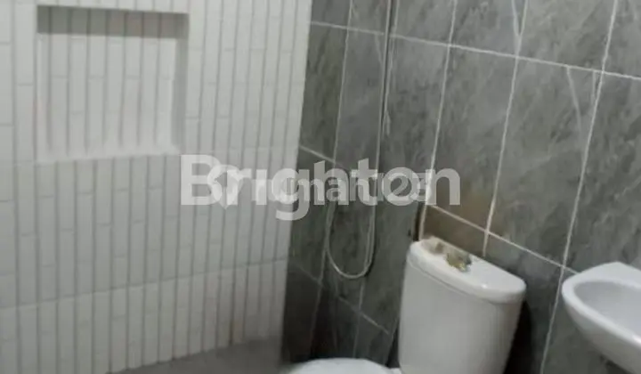 kamar mandi rumah baru gress rungkut asri