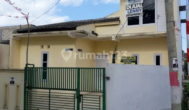tampak depan rumah siap huni, dibangun baru