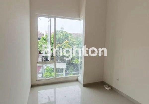 kamar tidur rumah baru gress rungkut menanggal