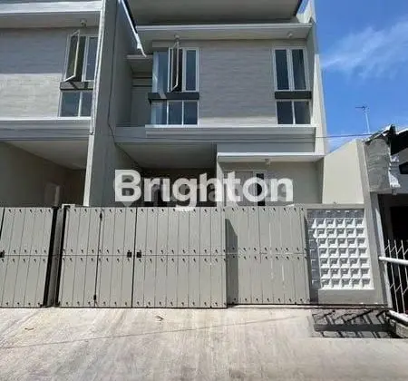 tampak depan rumah baru gress rungkut menanggal