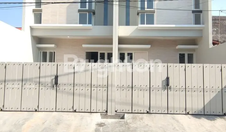 tampak depan rumah baru gress rungkut menanggal