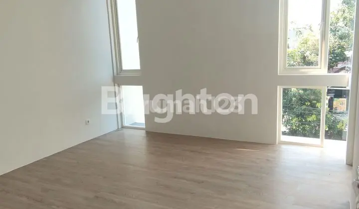 kamar tidur rumah baru gress rungkut menanggal