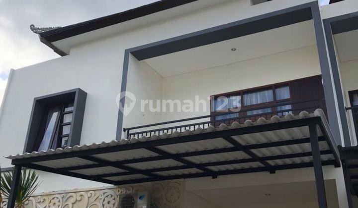 tampak depan rumah 2 lantai furnished cemara