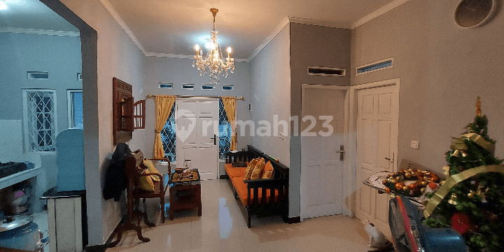 ruang tamu hunian sejuk minimalis modern ciomas