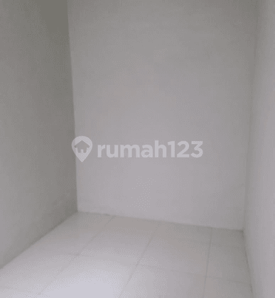 kamar tidur rumah jade hamlet menganti gresik