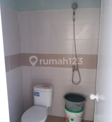kamar mandi rumah jade hamlet menganti gresik