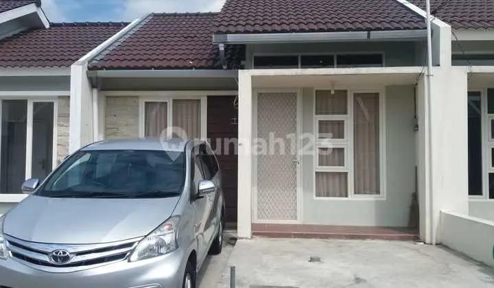 tampak depan rumah 1 lantai lt 84