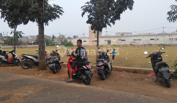 tampak depan di tanah di cileungsi dekat