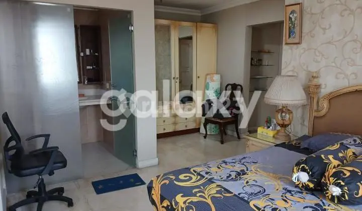 tampak depan kondominium graha family regency a