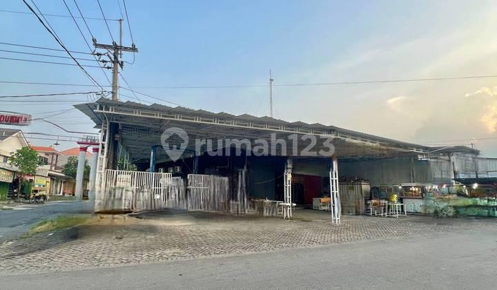 tampak depan tempat usaha digresik kota baru