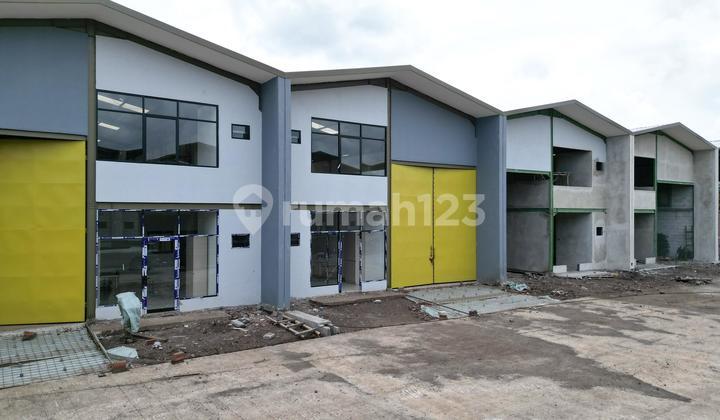 tampak depan dijual gudang multiguna murah di