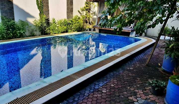 kolam renang rumah 2 lantai di alam