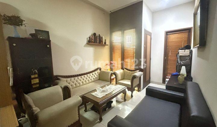 ruang tamu rumah minimalis siap huni terusan