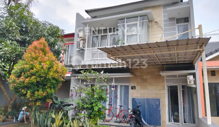 tampak depan rumah 2 lantai 5 kt