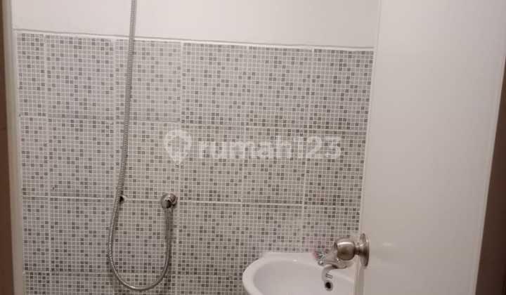 kamar mandi 606 disewakan apartemen gunawangsa gresik
