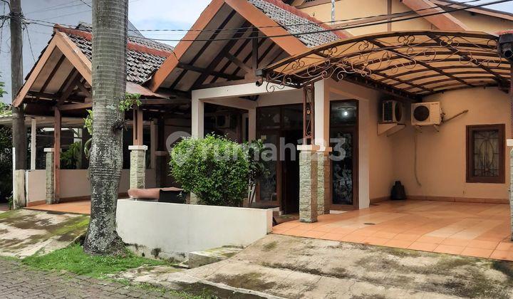 tampak depan rumah dijual di taman persada