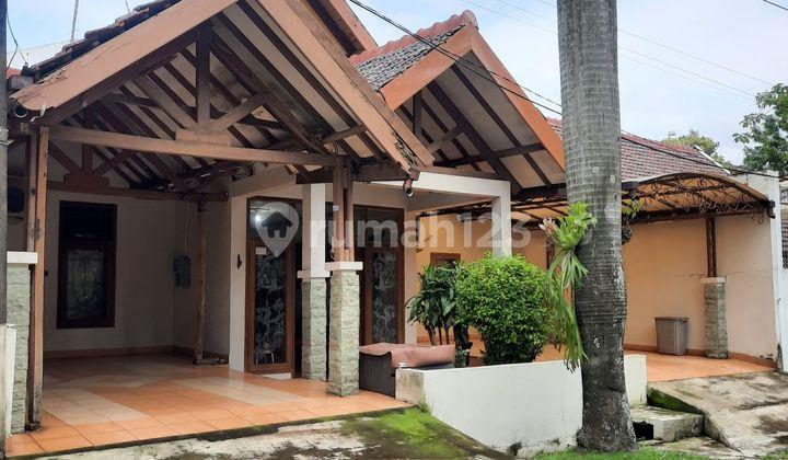 tampak depan rumah dijual di taman persada