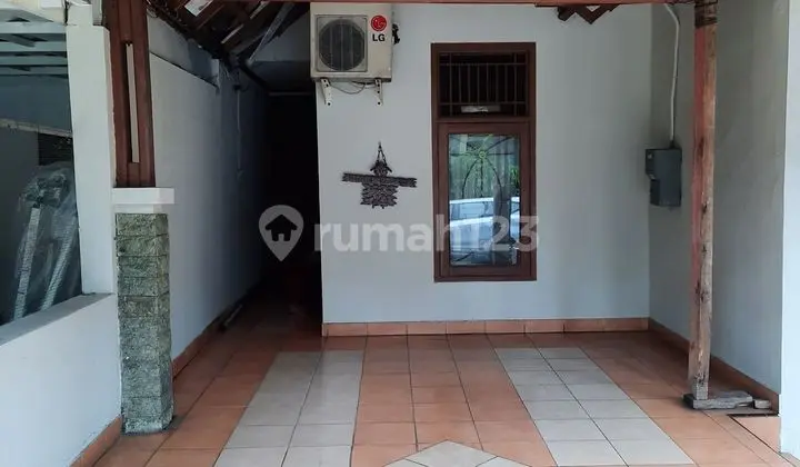garasi/carport rumah dijual di taman persada