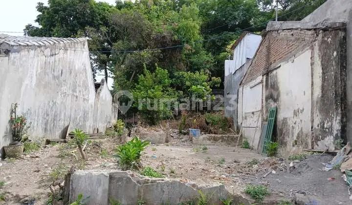 tampak depan tanah siap bangun dalam perumahan