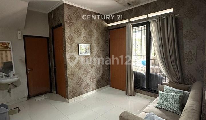 ruang tamu rumah strategis kebun raya residence