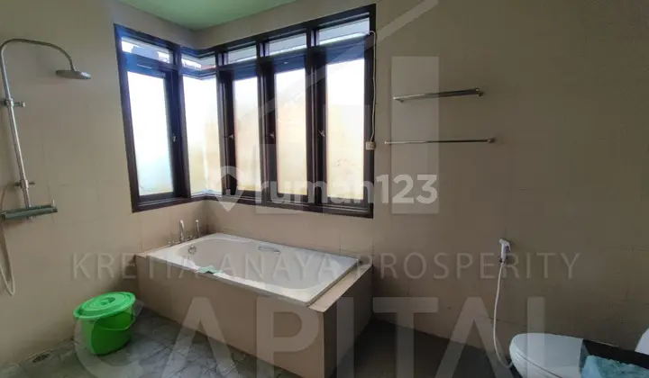 kamar mandi rumah bagus lux di kumala