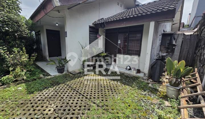 tampak depan rumah bebas banjir di podok