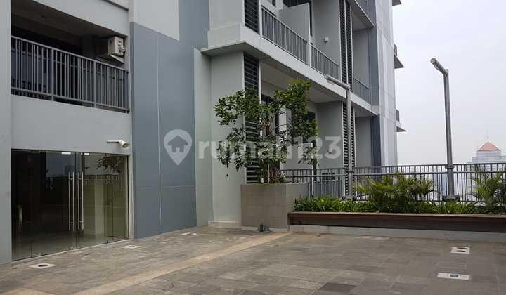 tampak depan unit apartemen soho pancoran tipe