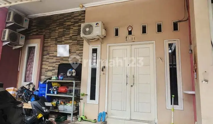 tampak depan di jual cepat rumah cluster