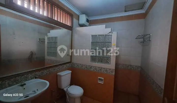 kamar mandi rumah dijual lt 225 /