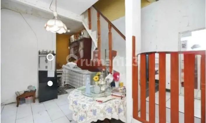 ruang makan dijual cepat rumah 2 lantai