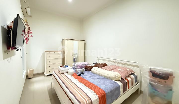 kamar tidur rumah semi furnished di bukit