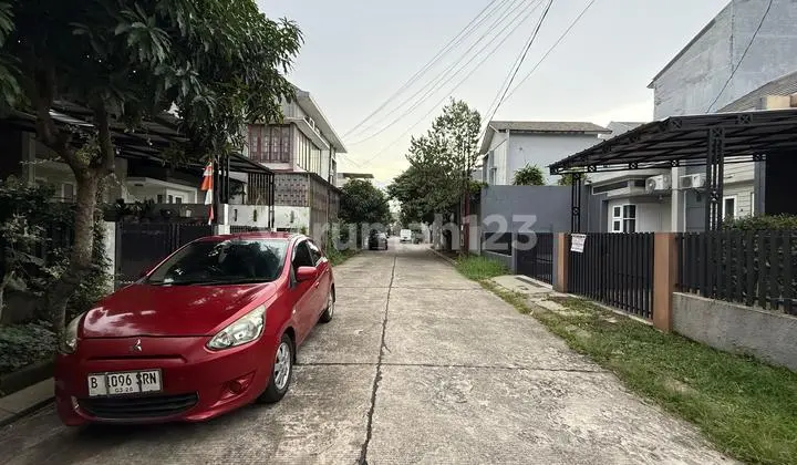 tampak depan rumah semi furnished di bukit