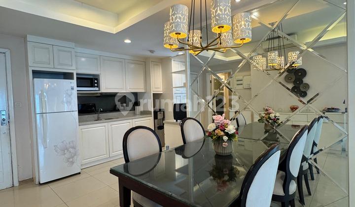 ruang makan 3 br casa grande apartment