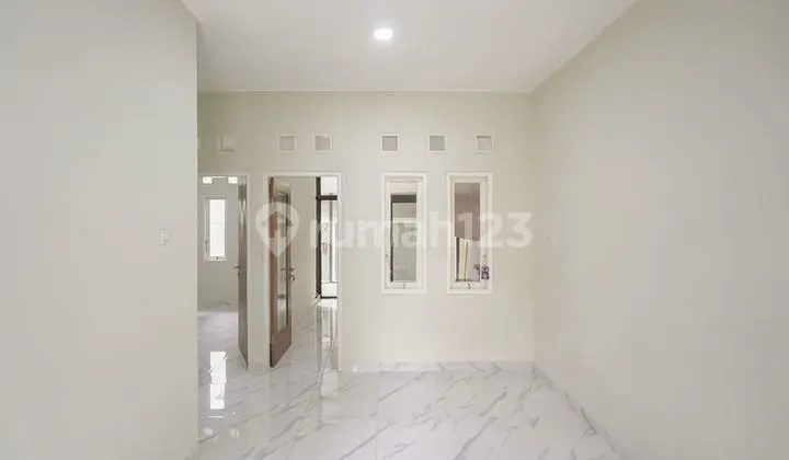 ruang makan rumah baru di jl raya