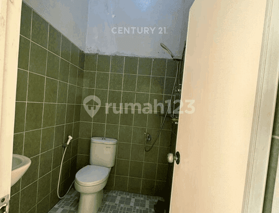 kamar mandi rumah perumahan erfina kencana regency