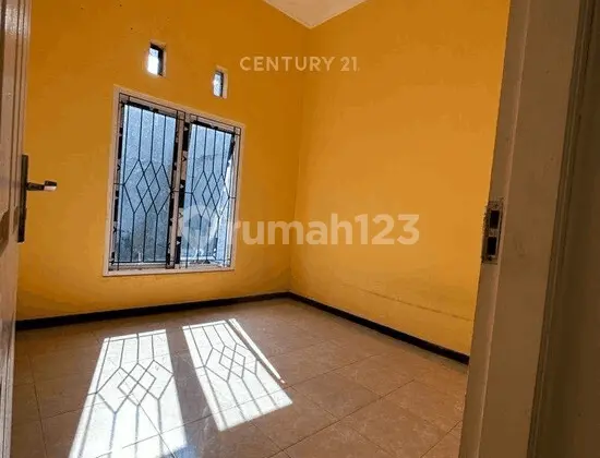 kamar tidur rumah perumahan erfina kencana regency