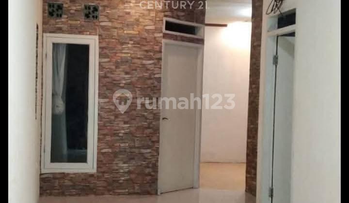 ruang tamu rumah strategis dekat tol siap