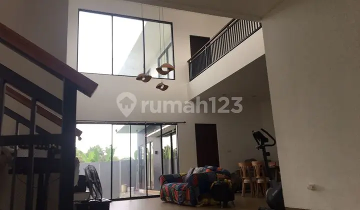 ruang tamu rumah mewah one gate system