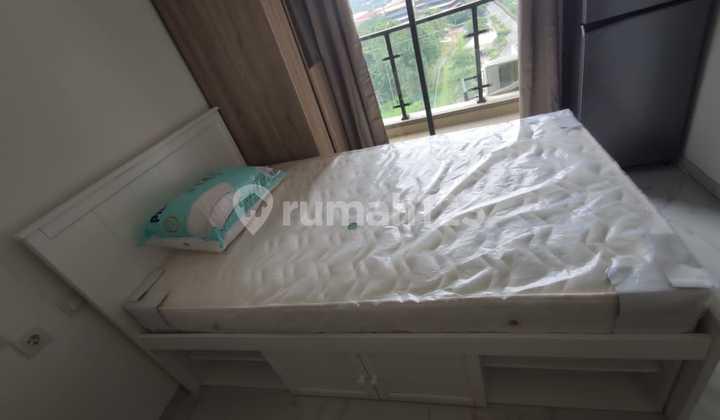 kamar tidur apartemen skyhouse bsd studio full