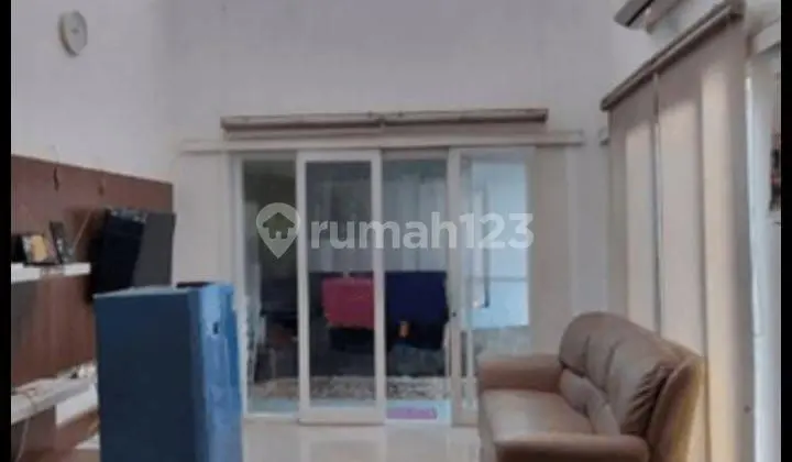 ruang keluarga rumah kos tengah kota semarang