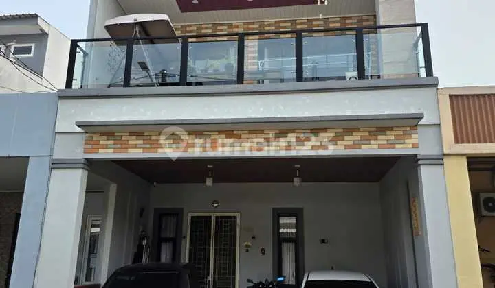 tampak depan dijual rumah siap huni di
