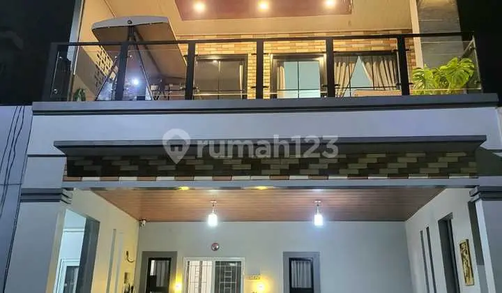 tampak depan dijual rumah siap huni di