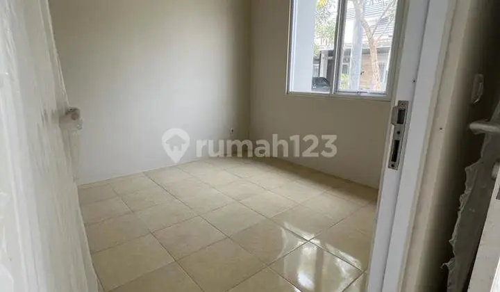 kamar tidur rumah baru unfurnished di kana