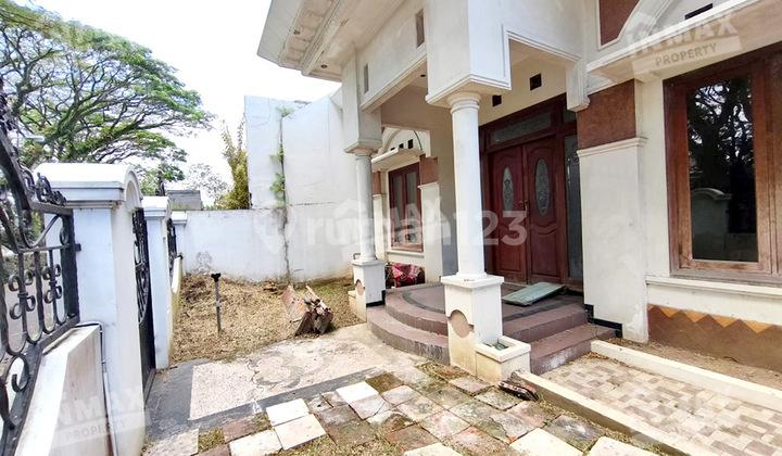 tampak depan dijual rumah murah perum elit