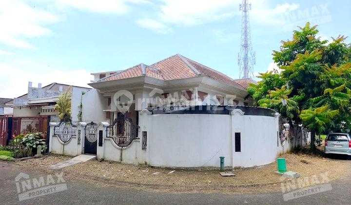 tampak depan dijual rumah murah perum elit
